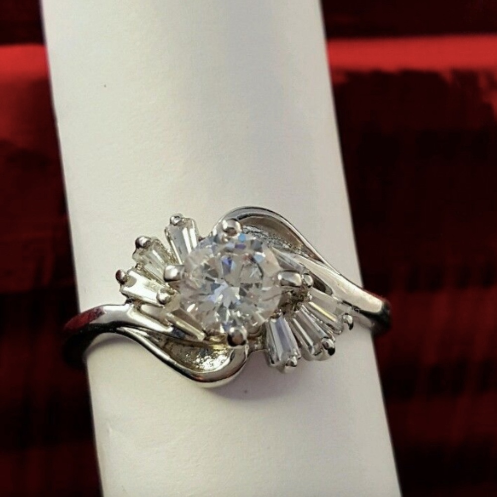 Vintage style Silver Cocktail Ring Cubic  Zirconia Flower Sizes 4 11 *